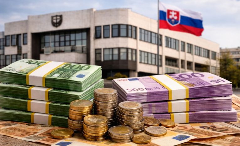 Tisíce eur mesačne aj napriek šetreniu. Toto sú presné sumy, ktorú zarobia poslanci v rokoch 2026 a 2027