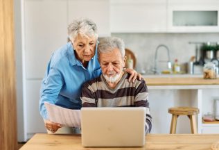 seniori, dôchodcovia, dôchodky, News, Slovensko, zahraničie, povinnosť