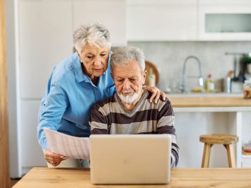 seniori, dôchodcovia, dôchodky, News, Slovensko, zahraničie, povinnosť