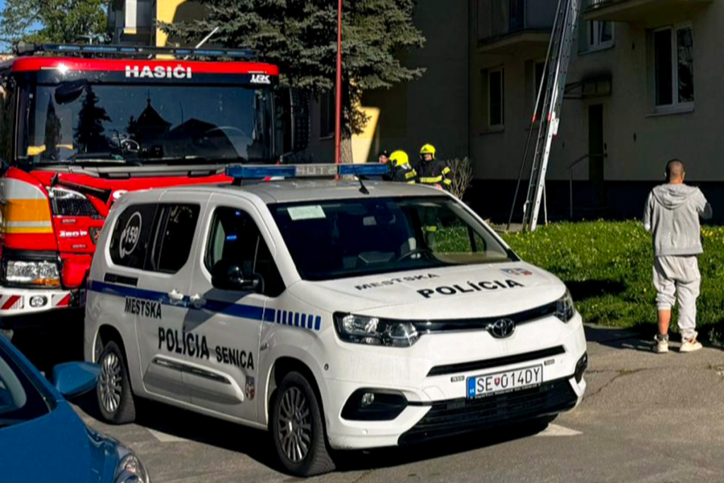 Senica zažila scénu ako z paródie: Muž stojaci na cudzom balkóne bol v skutočnosti medzinárodne hľadaný kriminálnik