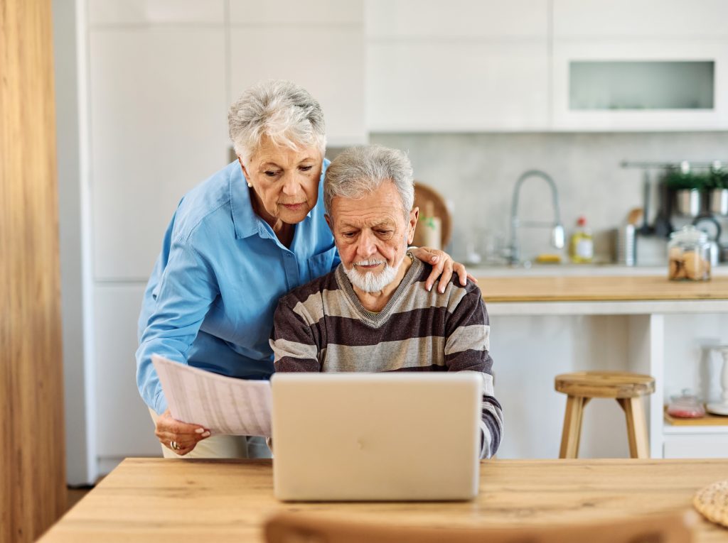 seniori, dôchodcovia, dôchodky, News, Slovensko, zahraničie, povinnosť