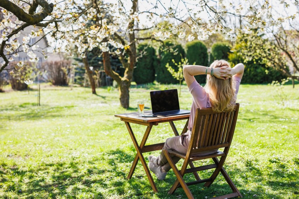 Veci, ktoré na jar milujeme na prírode a zároveň nás vedia poriadne otravovať