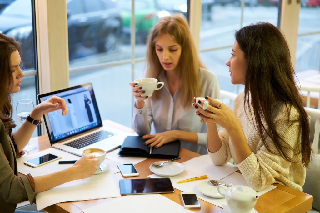 Pracovné benefity po slovensky: Keď sa firma tvári, že káva je luxus