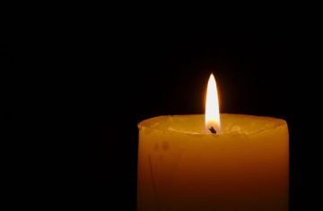 Smutné správy: Zomrel známy český spevák. Jeho hity sme si pospevovali celý život