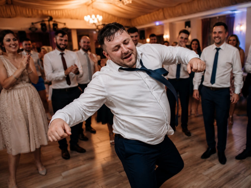 Typy ľudí na svadbe: Bez týchto hostí by to nebola tá pravá slovenská oslava