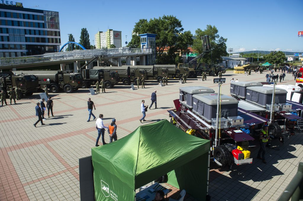Na budúci týždeň bude Bratislava hostiť obranný a bezpečnostný veľtrh IDEB, ktorý prinesie aj prelet slovenských F-16 nad hlavným mestom.