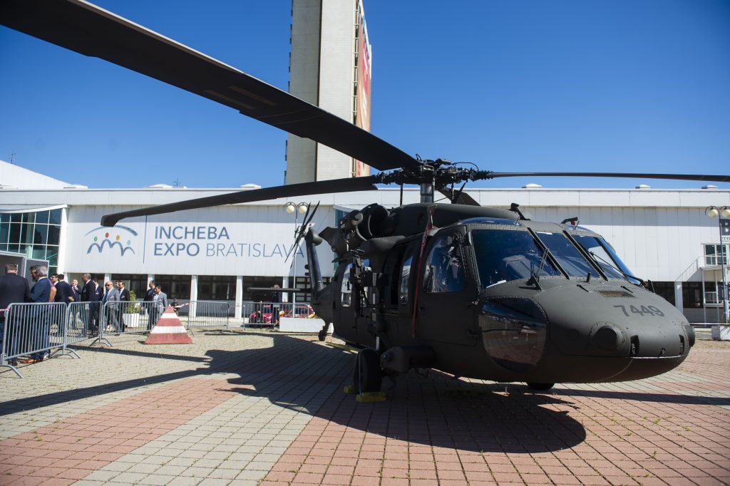 Na budúci týždeň bude Bratislava hostiť obranný a bezpečnostný veľtrh IDEB, ktorý prinesie aj prelet slovenských F-16 nad hlavným mestom.