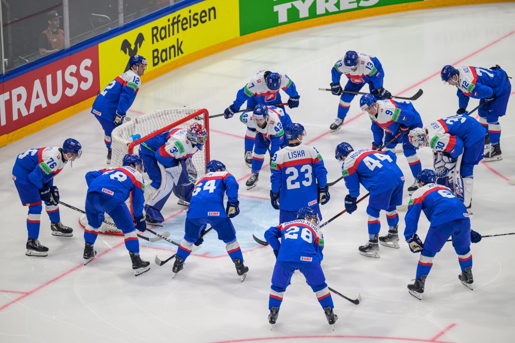 Hokejový duel Slovensko-Švédsko priamo rozhodne o tom, kto sa na šampionáte dostane medzi najlepšiu osmičku.