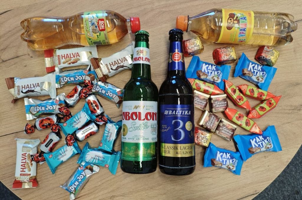 Vyrába chutnejšie maškrty Rusko alebo Ukrajina? Vykonali sme priamy porovnávací test produktov z týchto dvoch krajín.
