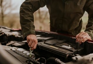 auto moto problém motor guma výmena generálka peniaze financie cena