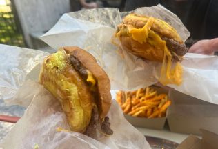 bergis smash bratislava jedlo hamburger slovensko ľudia reportáž