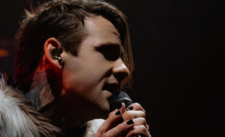 caleb shomo beartooth kapela frontman gay odhalenie vzťahy