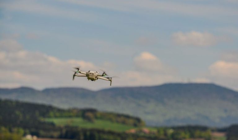 Dron nie je hračka: Neriskujte pokutu aj v tisíckach eur. Pozrite sa, čo všetko musíte splniť pred prvým vzletom