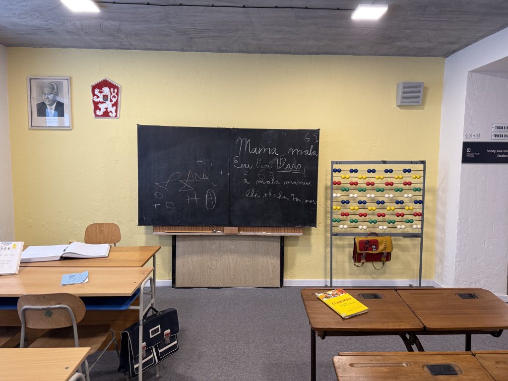 FOTO: V Prievidzi sme objavili múzeum, ktoré ťa vráti do socializmu. Nostalgia tu útočí z každej miestnosti