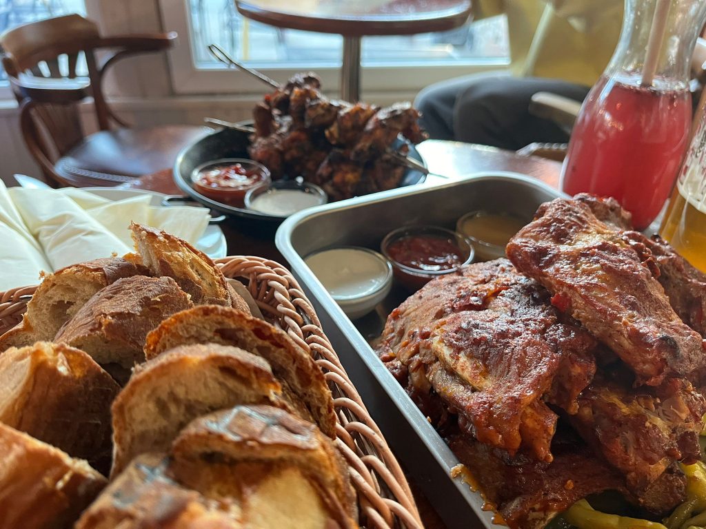 Piváreň Lagúna v Ružinove je skrytý bratislavský gastroklenot.