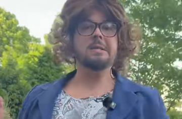 Fero Joke rozzúril slovenských dôchodcov. Paródiou na oslavy Smeru vraj prekročil všetky medze, skončí to žalobou?