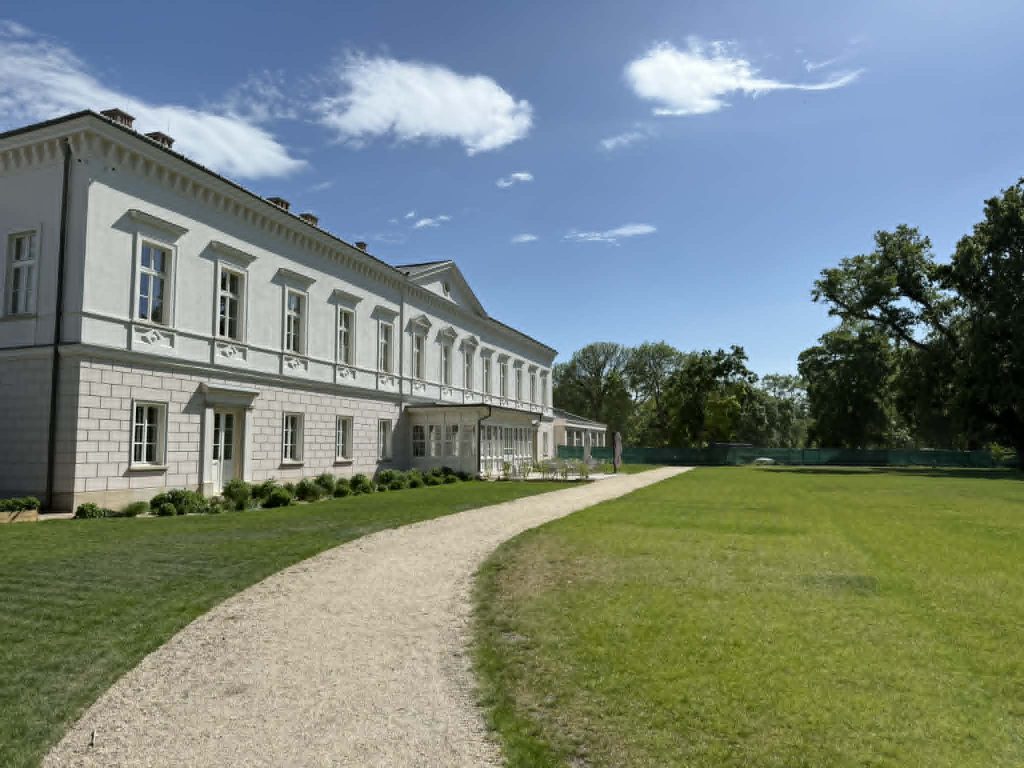 Pri Trnave otvorili nový park a ja som mala pocit, že som sa ocitla v inom svete. Skrýva aj tajomnú jaskyňu s vodopádom