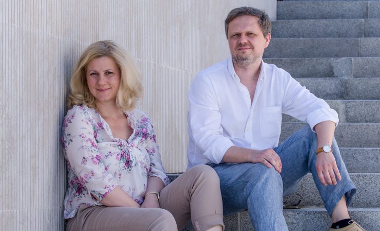 scenaristi jednotka jastrab seriál