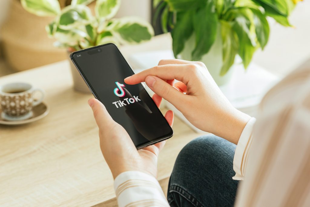 TikTok, sociálna sieť, predplatné, reklamy, Veľká Británia, sociálne siete