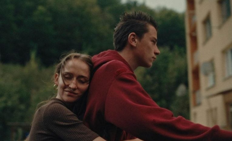 Slovenský film, ktorý zbiera chválu doma aj vo svete, dorazil na stream. Dojal divákov aj kritikov