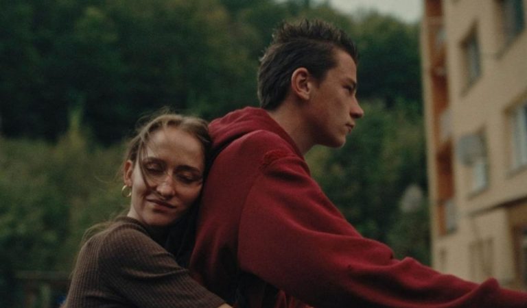 Slovenský film, ktorý zbiera chválu doma aj vo svete, dorazil na stream. Dojal divákov aj kritikov