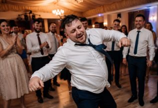 Typy ľudí na svadbách: Bez týchto hostí by to nebola tá pravá slovenská oslava