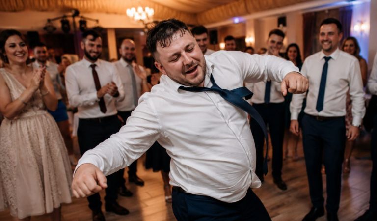 Typy ľudí na svadbách: Bez týchto hostí by to nebola tá pravá slovenská oslava