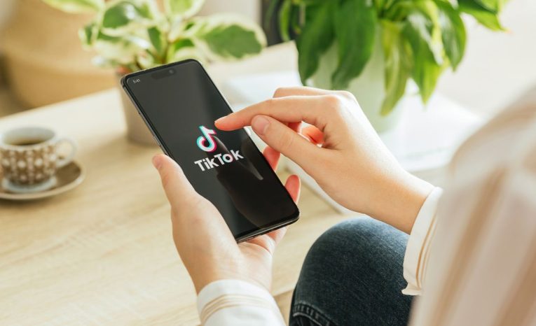 TikTok, sociálna sieť, predplatné, reklamy, Veľká Británia, sociálne siete