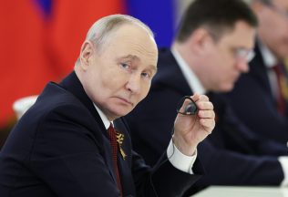 vladimir putin rusko červené námestie prehliadka šok ľudia