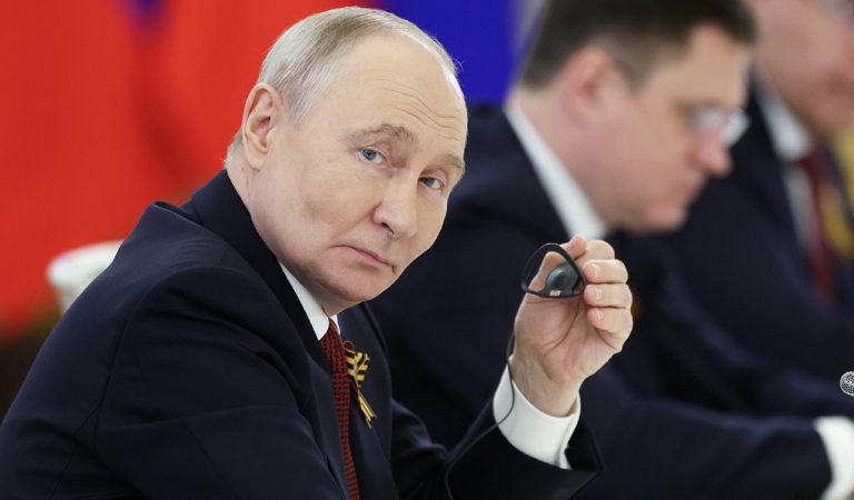 vladimir putin rusko červené námestie prehliadka šok ľudia