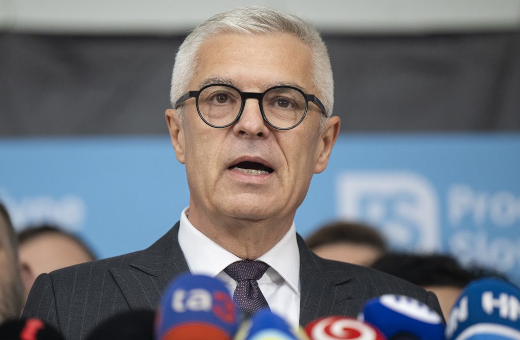 Podpredseda Progresívneho Slovenska, diplomat a neúspešný prezidentský kandidát Ivan Korčok mal autonehodu.