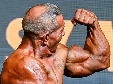adam cibuľa kulturistika za mrežami športovec legenda
