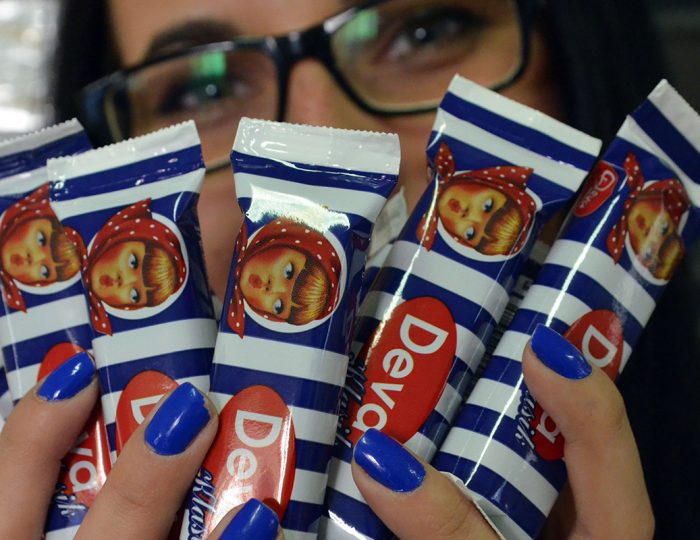 Legendárna čokoláda Deva šokovala dramatickým redizajnom. Slováci sa voči zmene búria