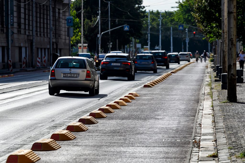 Vodiči v Bratislave sa musia pripraviť na viaceré dopravné obmedzenia. Súvisia s návštevou indického premiéra.