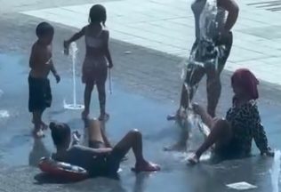 humenné fontána návštevníci rómovia pobúrenie reakcie ľudí video