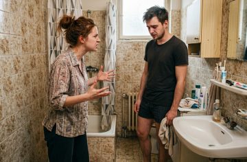 Dala mu kopačky, pretože sa sprchoval až dvakrát denne. Bizarné dôvody na rozchod, nad ktorými budeš krútiť hlavou