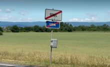 Záhadné skrinky pri cestách vydesili slovenských vodičov