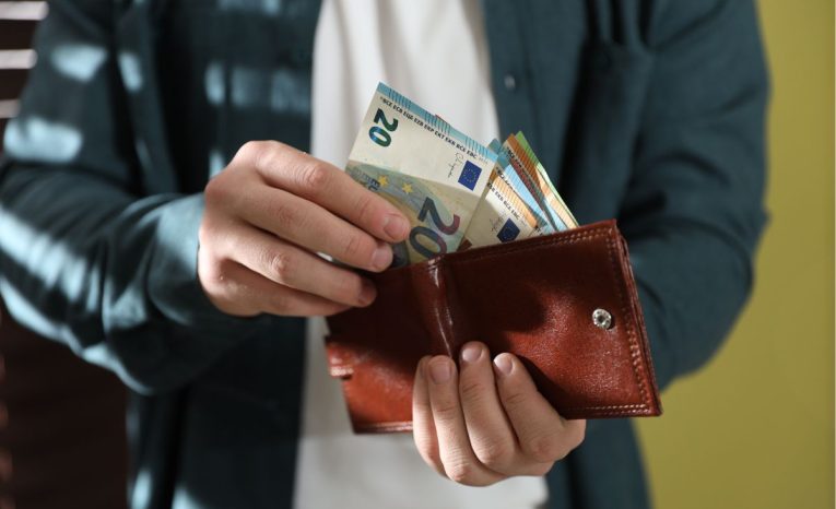 Slovensko, peniaze, priemerná mzda, financie
