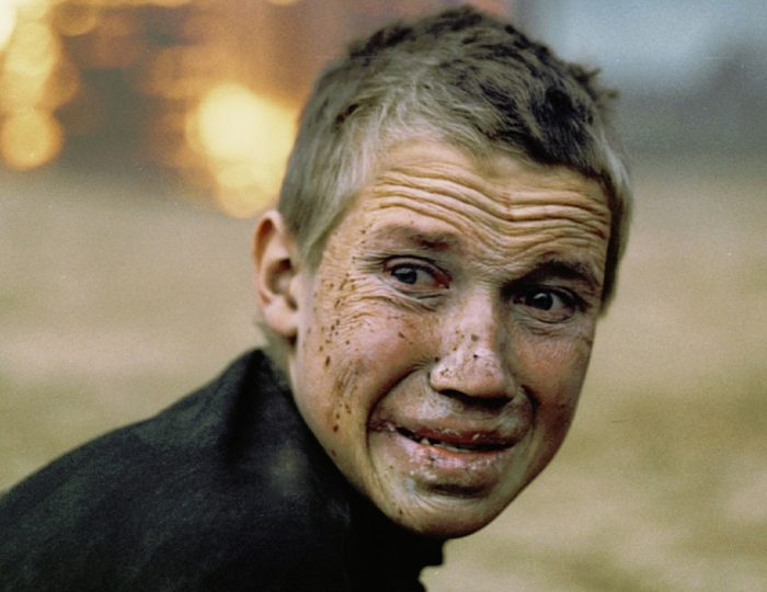 Vizuálne úchvatná prehliadka neľudskosti, ktorá ťa kompletne rozoberie: Tento vojnový film donútil režiséra ukončiť svoju kariéru