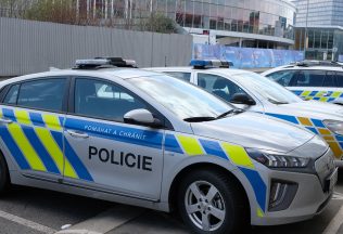 polícia zlý psychický stav maniak škola zásah