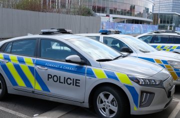 Mimoriadna situácia na škole: Polícia loví ozbrojeného muža v zlom psychickom stave. V akcii je aj zásahová jednotka