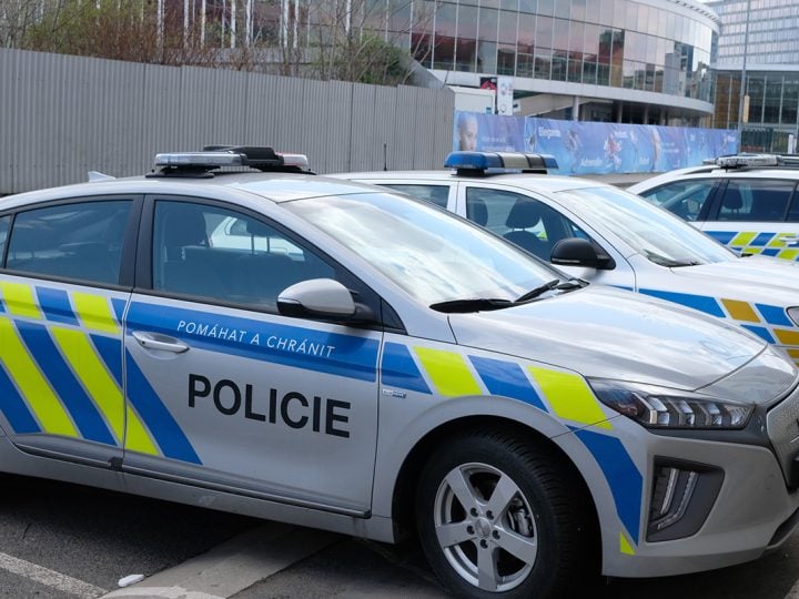 polícia zlý psychický stav maniak škola zásah