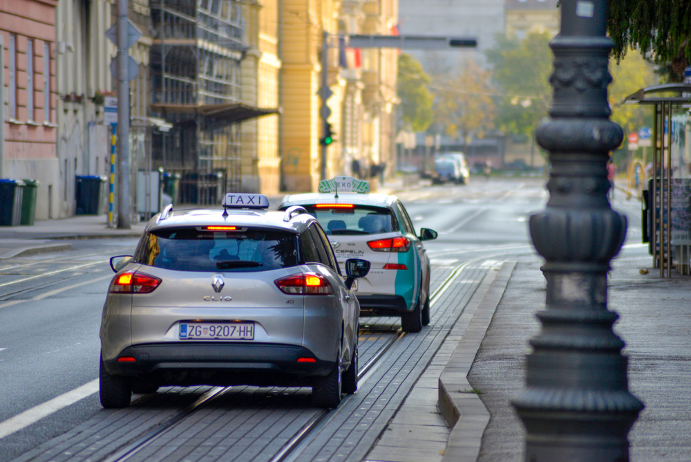 V obľúbenej destinácií Slovákov úradujú podvodní taxikári