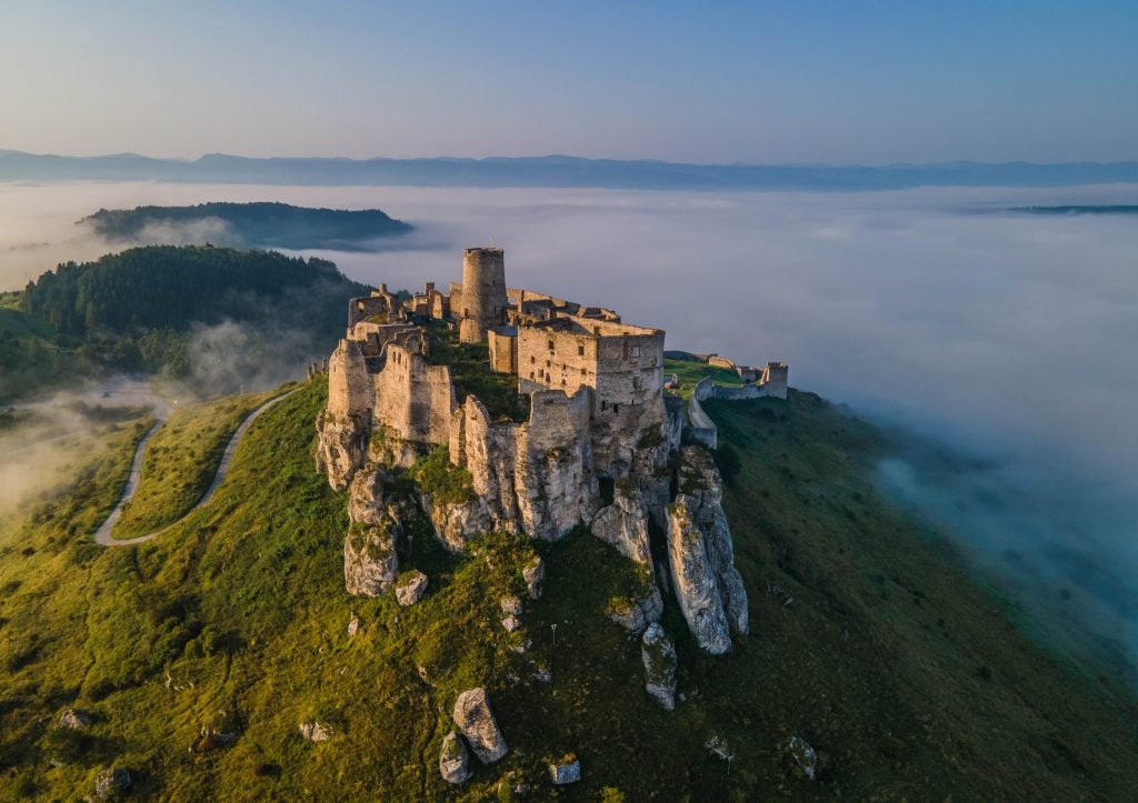 Žijeme vo fikcii? 10 legiend o slovenských dedinách a mestách, ktoré nám pripomínajú, že Slovensko je krajinou rozprávok