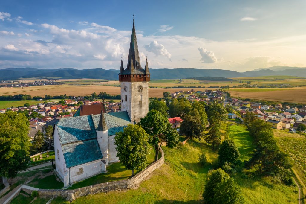 Napriek historickému vývoju existujú typické slovenské vlastnosti, ktoré ustáli všetky spoločenské, politické aj technologické zmeny.