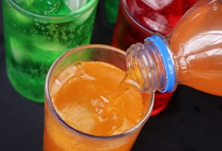 sladené nápoje jedlo pitie ľudia veda skaza choroba