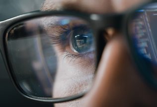 umelá inteligencia vedci problémy mozog ľudská hlava ľudia odborníci