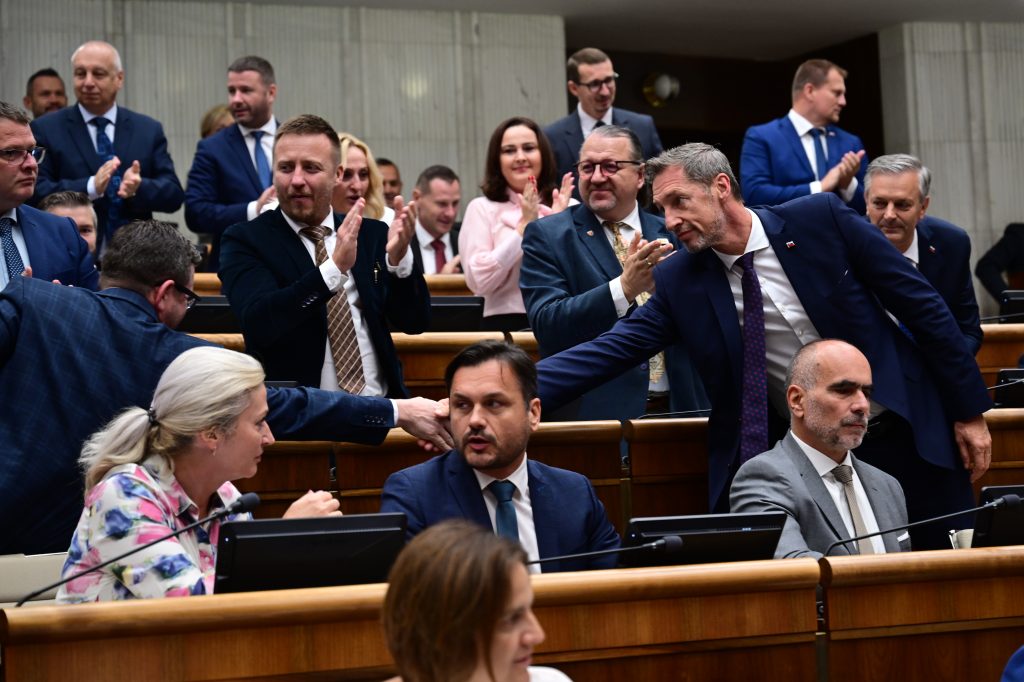 Anti-cenu Homofób roka 2026 získal celý poslanecký zbor. Porazili tak aj Huliakove slová o telesných otvoroch