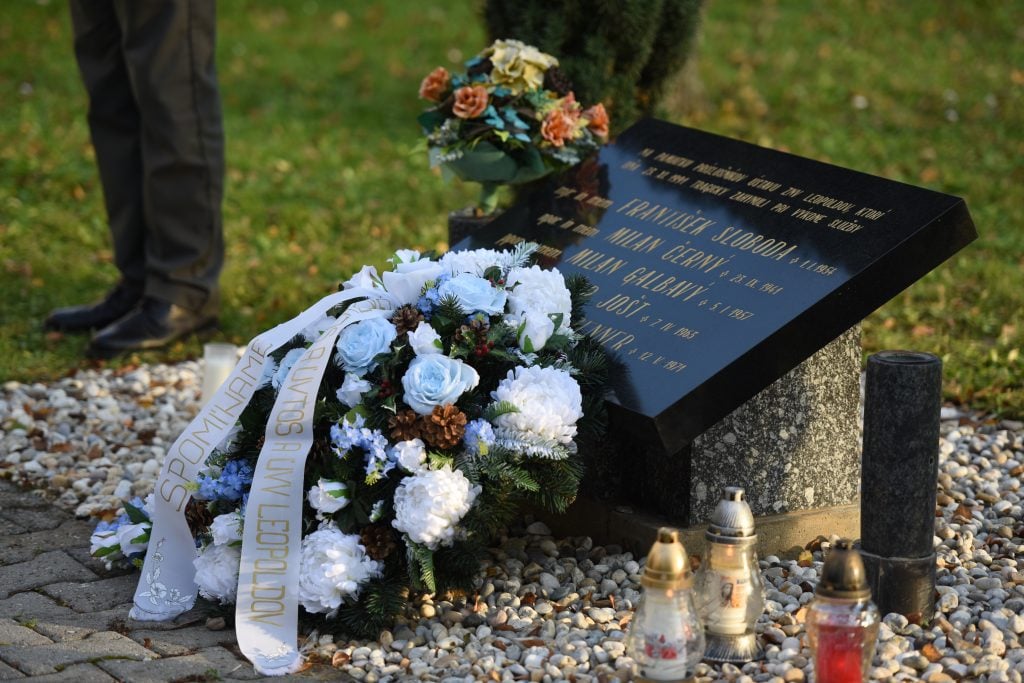 Názvom leopoldovský masaker sa opisuje tragická udalosť z roku 1991, kedy väzni pri úteku zabili piatich ľudí.