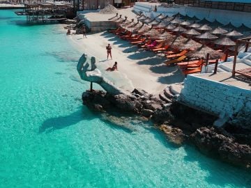 europske maledivy albánsko ľudia dovolenky turizmus špina baktérie